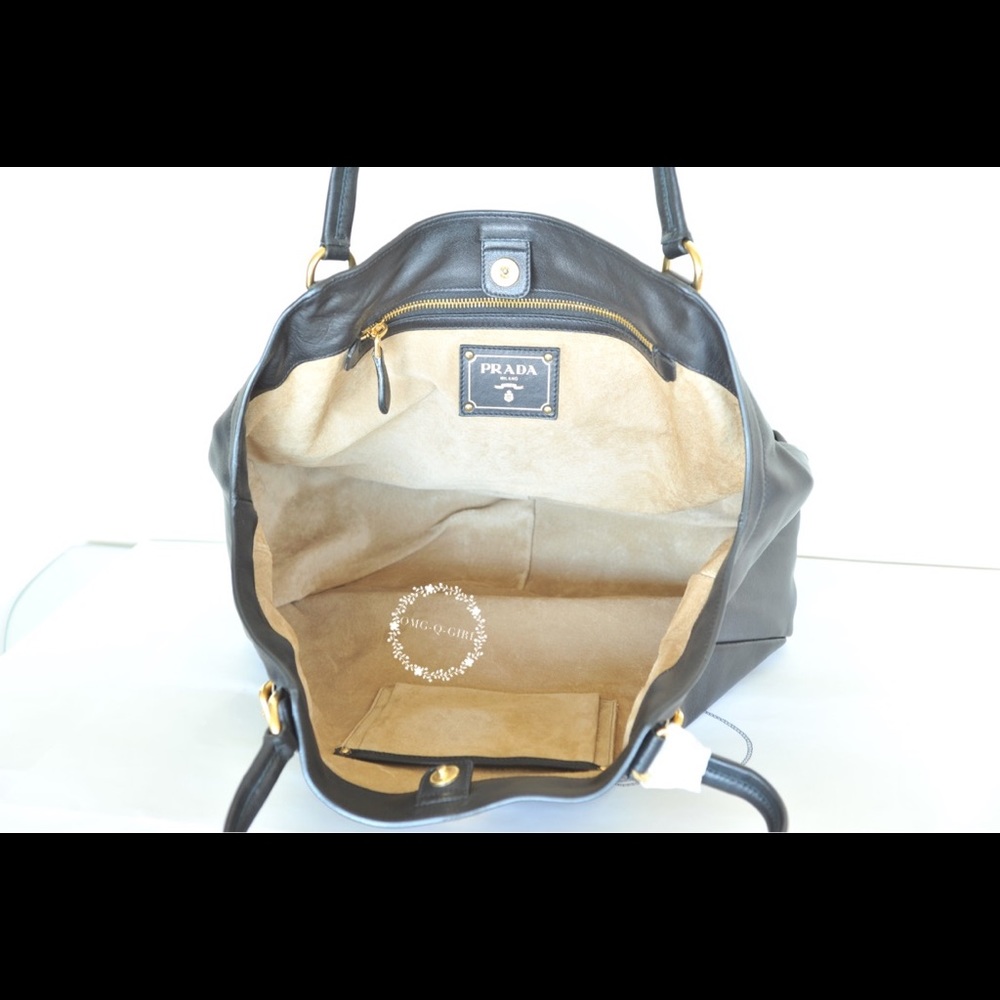 Authentic Prada black leather gold logo bag new - Picture 3 of 7